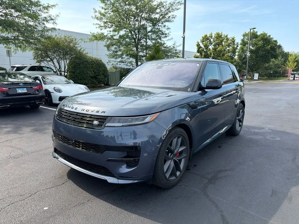 Certified Used 2023 Varesine Blue Metallic Land Rover SE Dynamic image 1