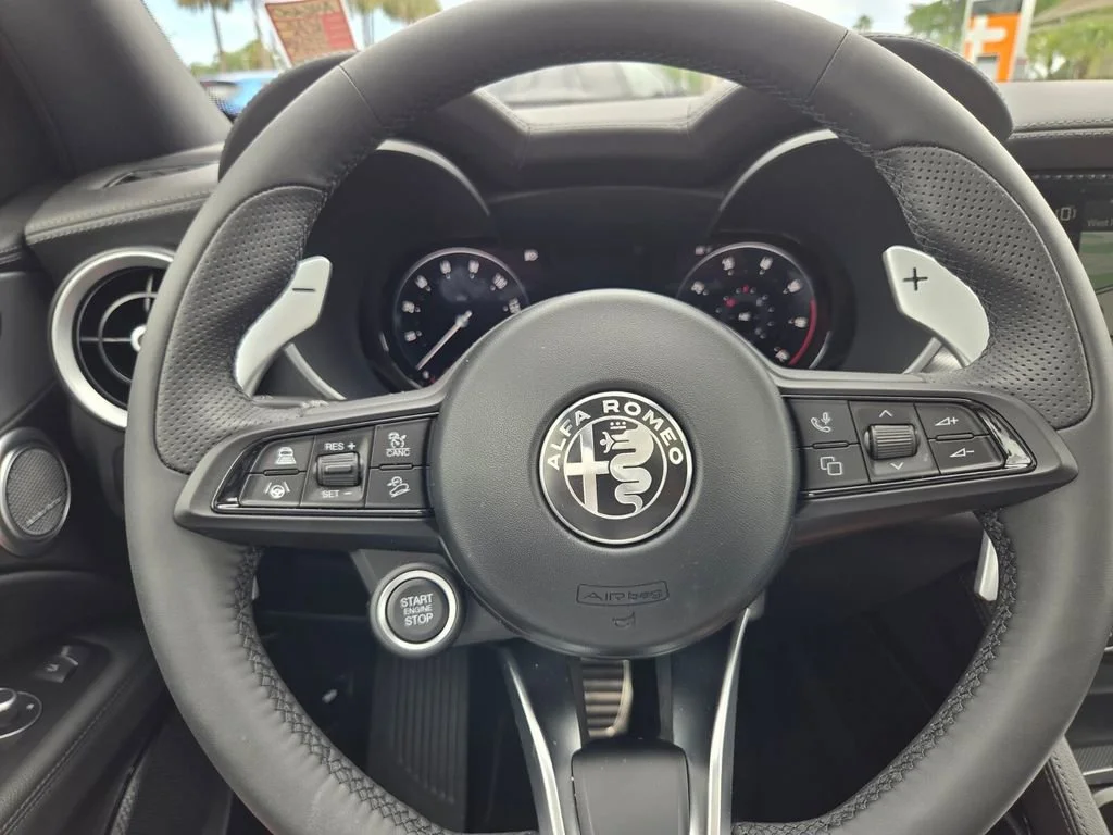 New 2025 Moonlight Gray Metallic Alfa Romeo Base image 13