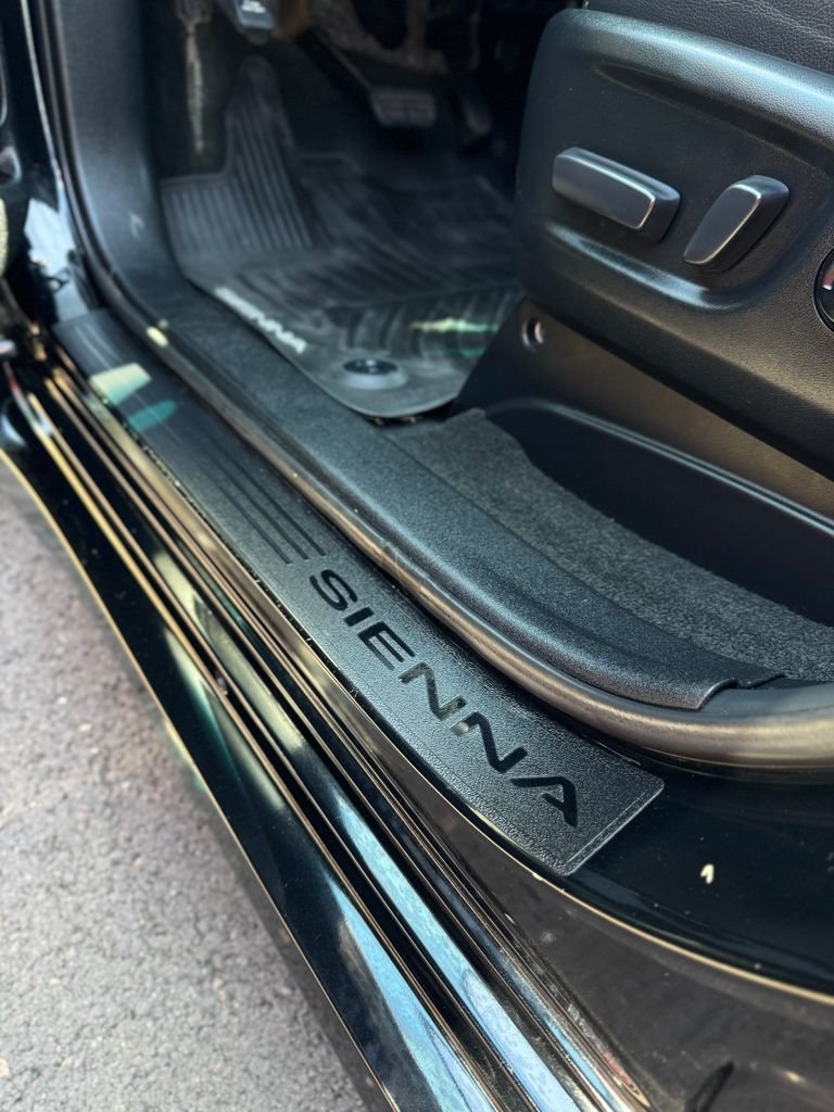 Used 2016 Midnight Black Metallic Toyota SE Premium image 16