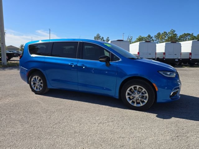 New 2026 Hydro Blue Pearl-Coat Exterior Paint Chrysler Limited image 2