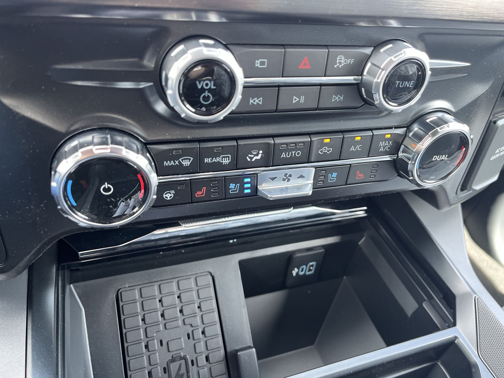 New 2026 Agate Black Metallic Ford F-350® Lariat® image 11