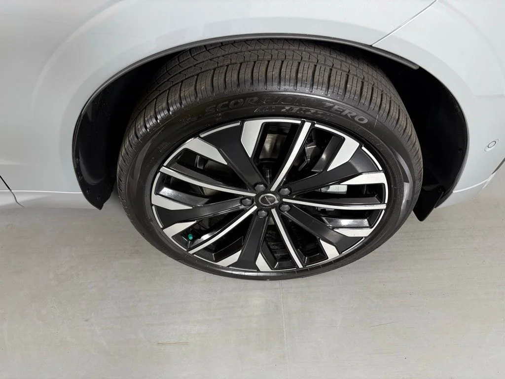 New 2026 Vapour Grey Volvo Ultra image 11