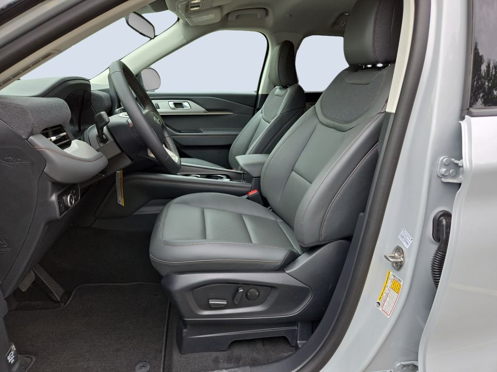 New 2026 Space White Metallic Ford Active image 17