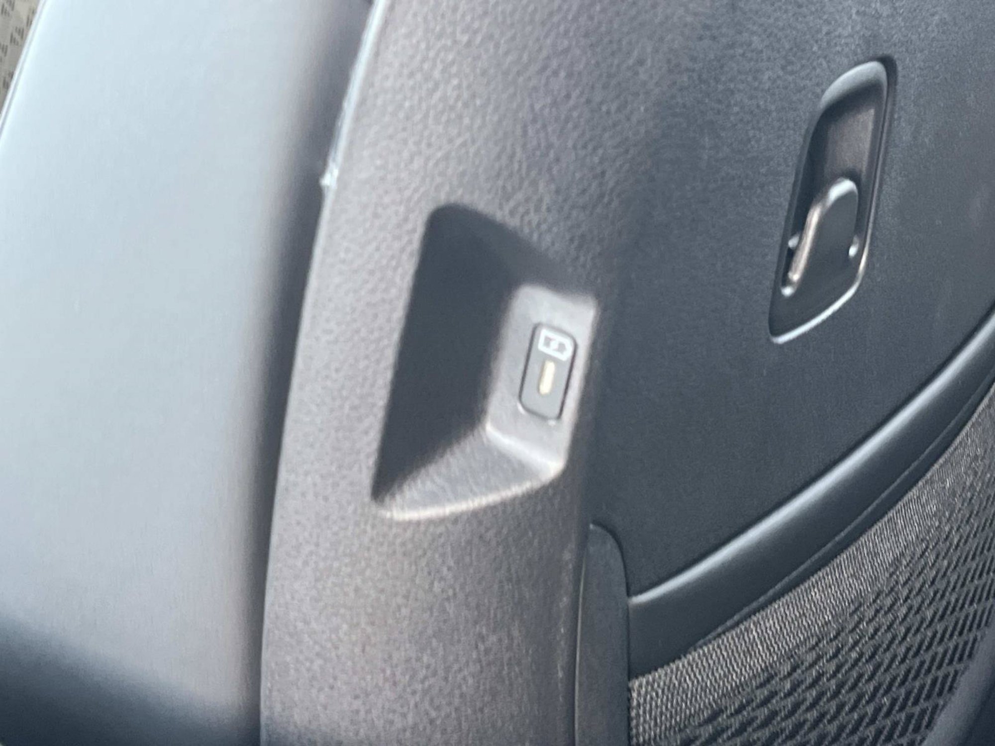 New 2027 Ceramic Silver Kia LXS image 14