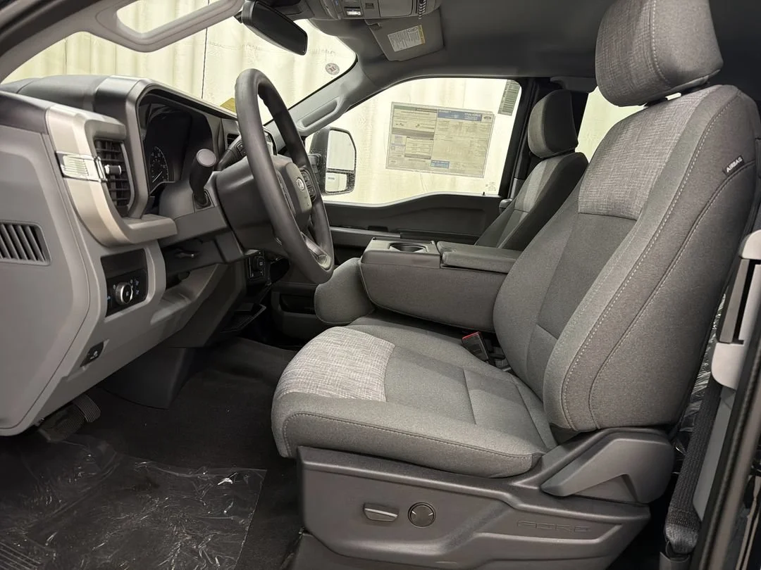 New 2027 Agate Black Metallic Ford F-250® XLT image 13