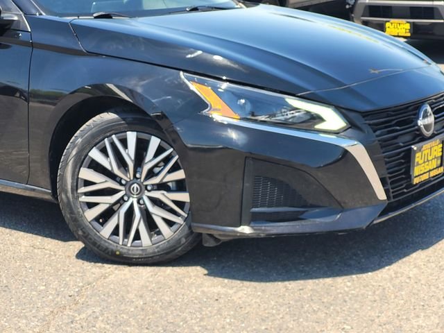 Used 2023 Black Nissan 2.5 SV image 9