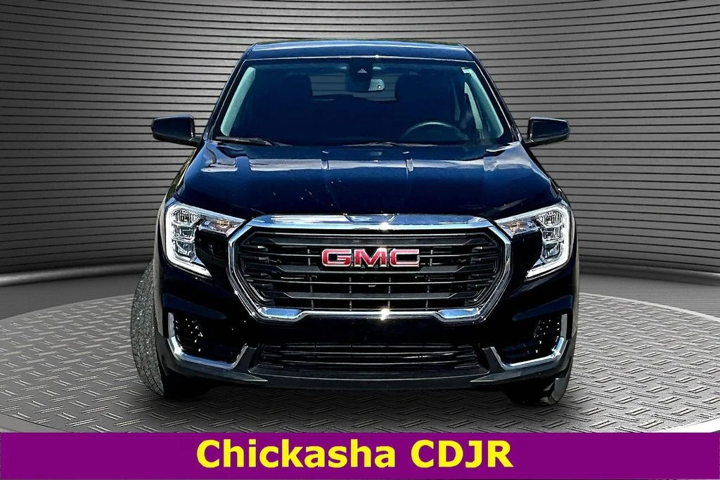 Used 2022 Black GMC SLE image 2