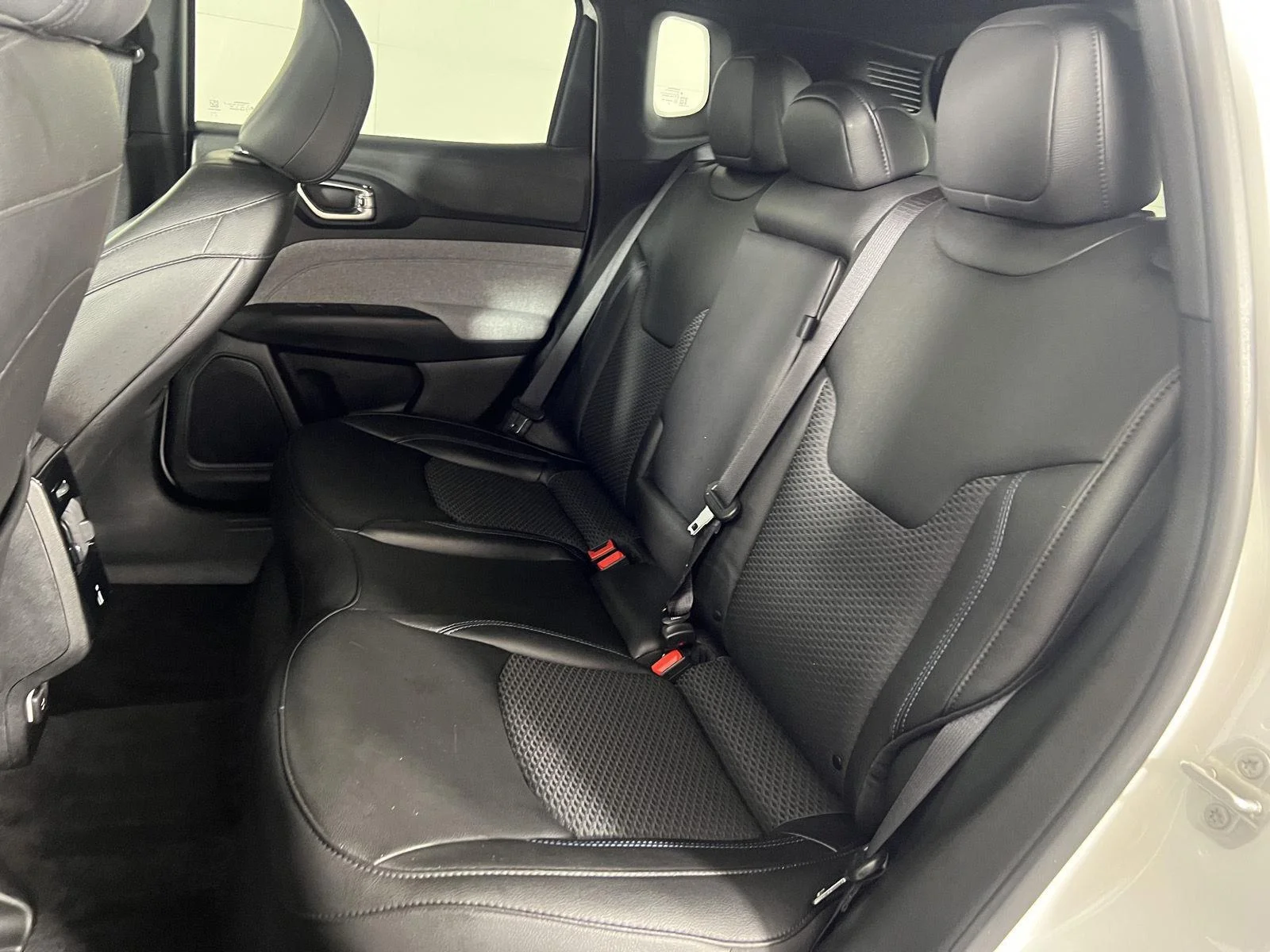 Used 2024 Bright White Clearcoat Jeep Latitude image 7