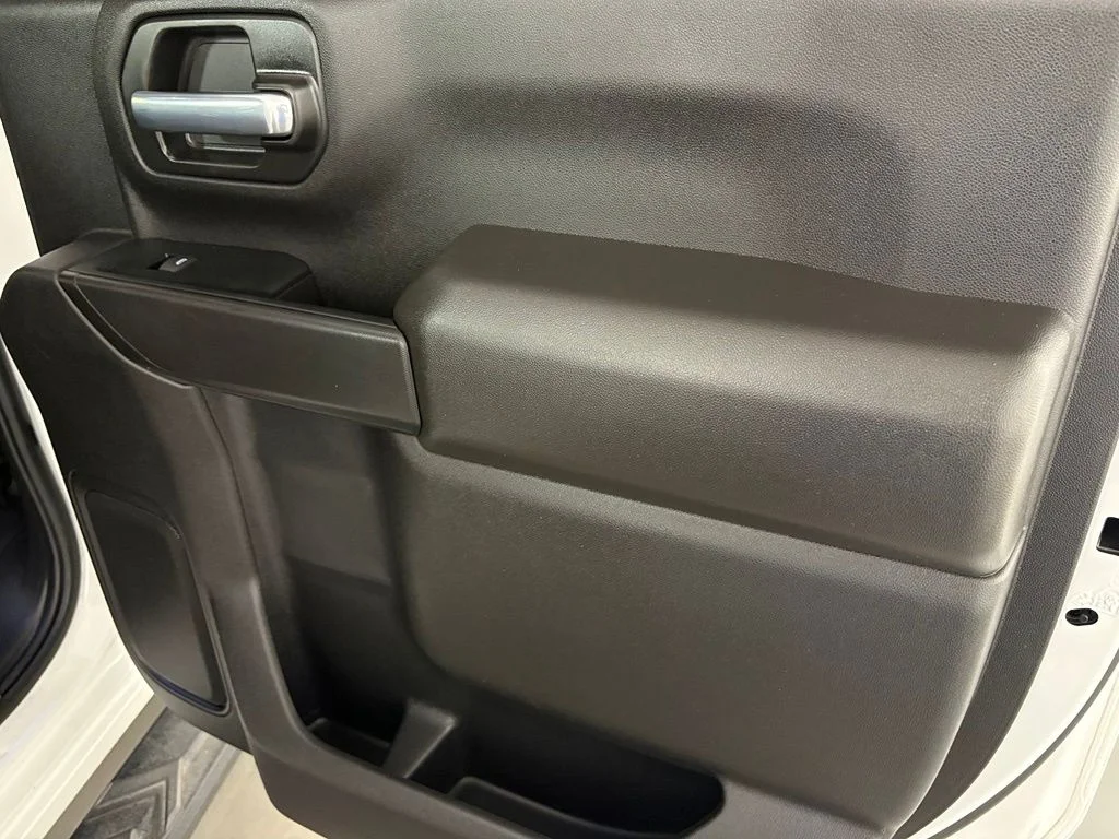 Used 2024 White Chevrolet Custom image 39