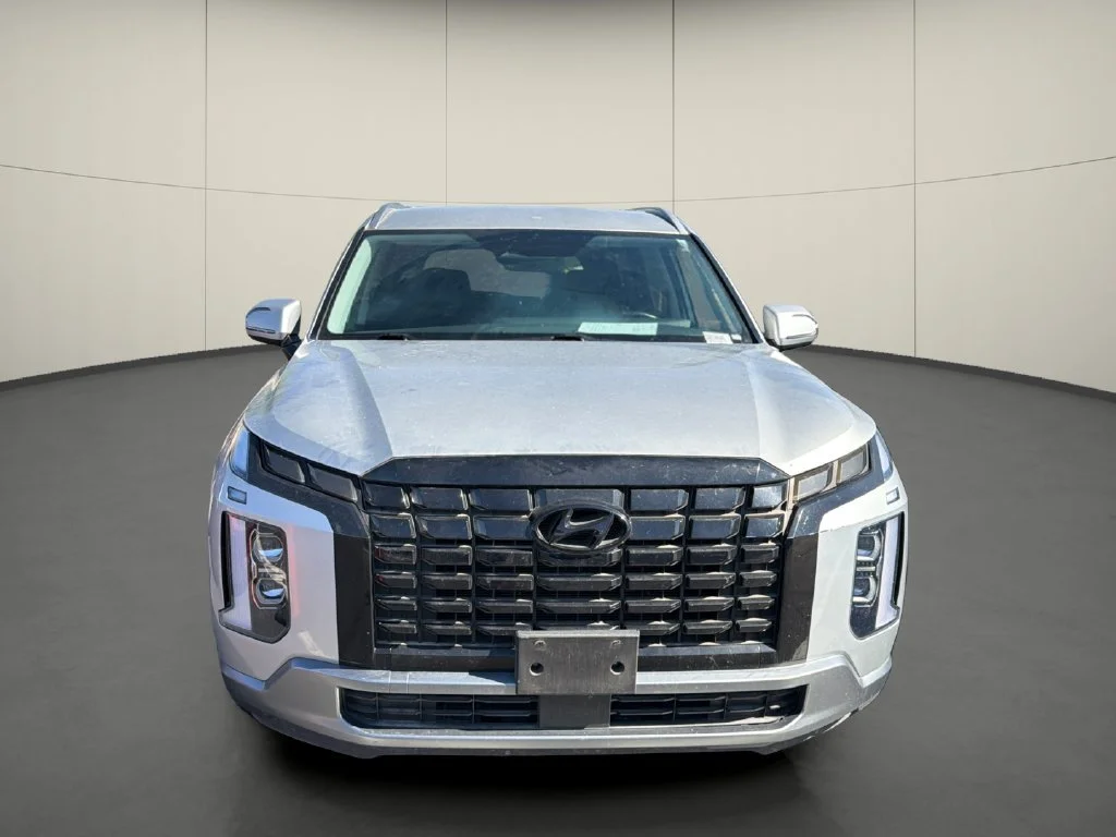 Used 2024 Silver Hyundai SEL 7P image 2
