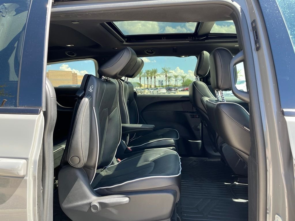 Used 2023 Gray Chrysler Limited image 19