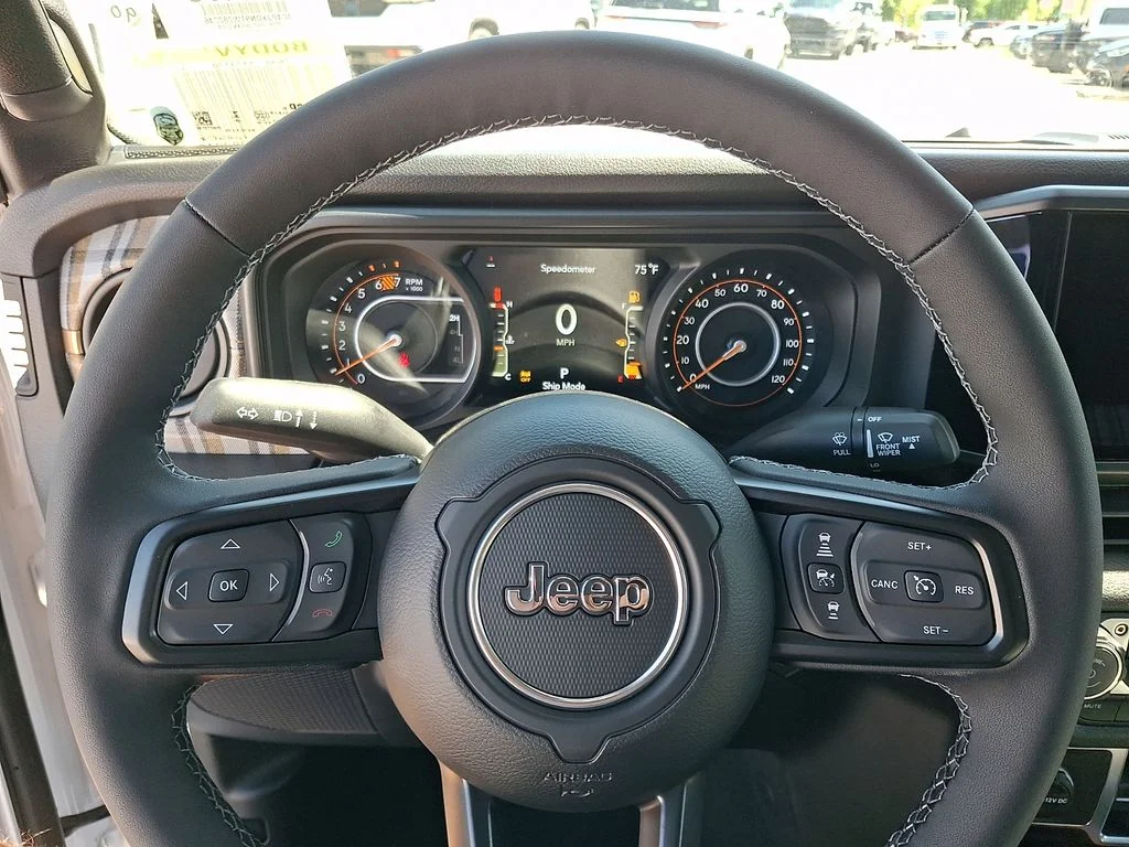 New 2026 Bright White Clear-Coat Exterior Paint Jeep  image 11