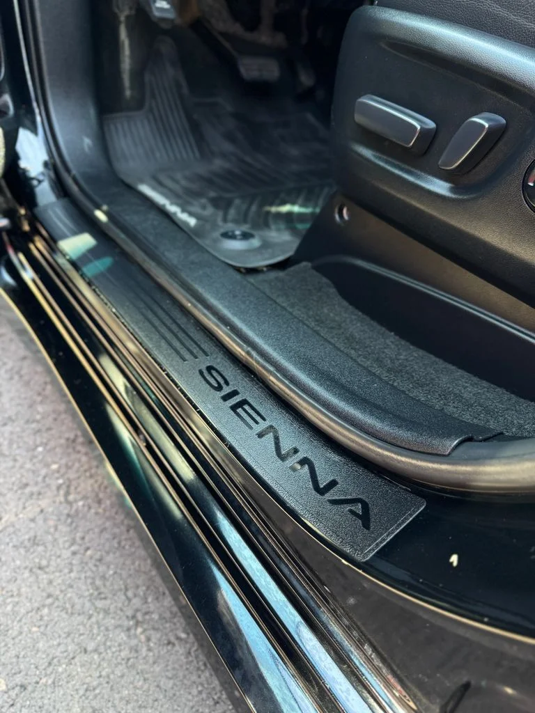 Used 2016 Midnight Black Metallic Toyota SE Premium image 16