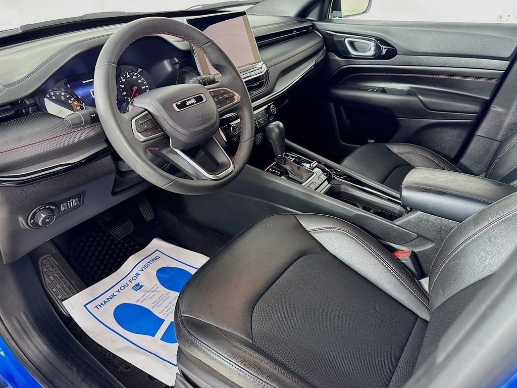Used 2025 Hydro Blue Pearlcoat Jeep Trailhawk image 10