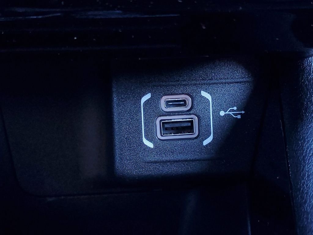 New 2026 Bright White Clearcoat Jeep Latitude image 29