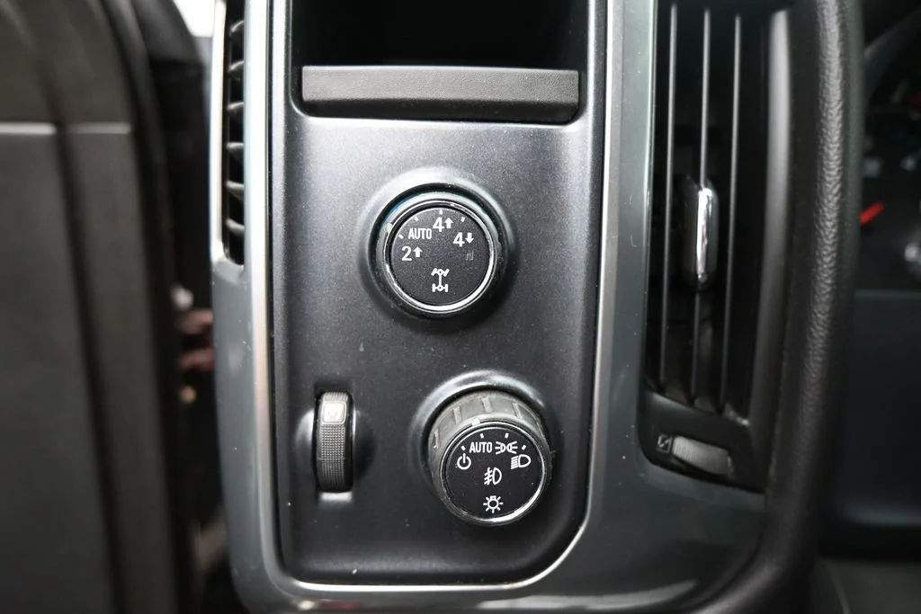 Used 2015 Red Chevrolet LT image 12