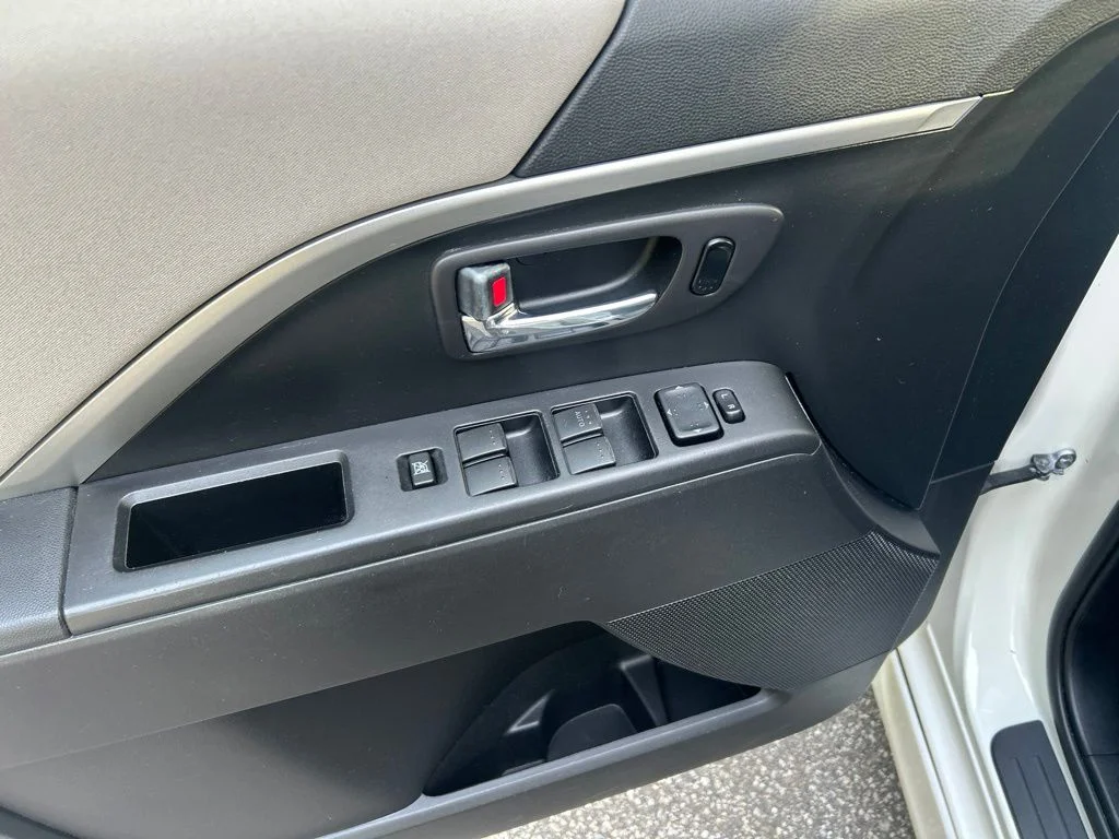 Used 2012 White Mazda Touring image 14