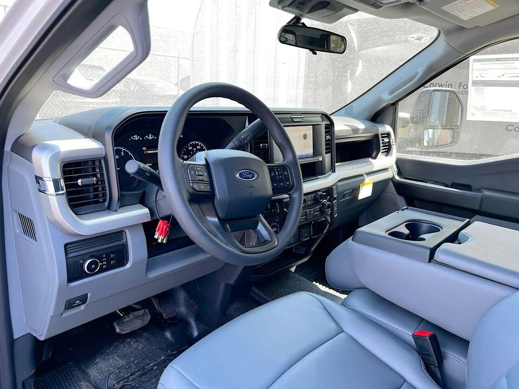 New 2025 Oxford White Ford XL image 3