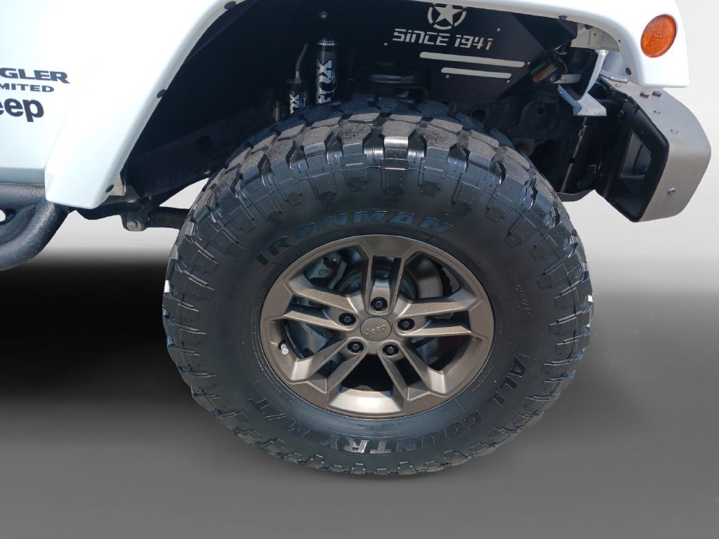 Used 2016 White Jeep Unlimited Sahara image 16