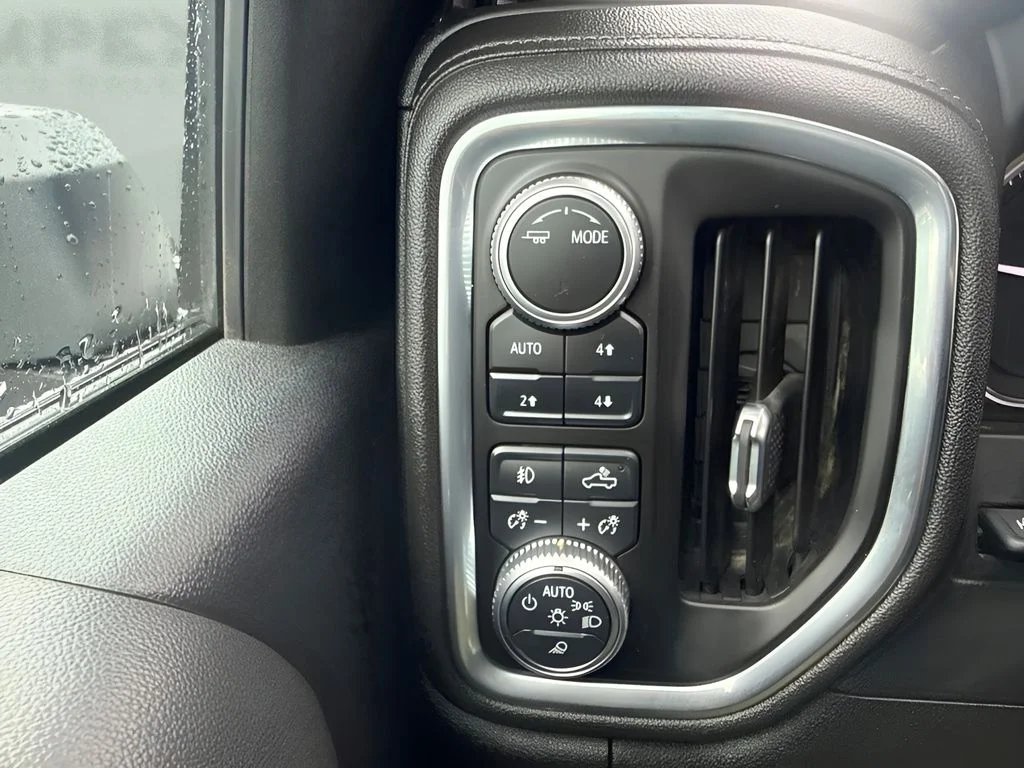 Used 2021 White GMC Denali image 15