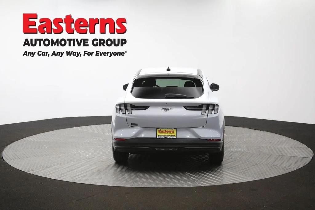 Used 2023 White Ford Select image 35