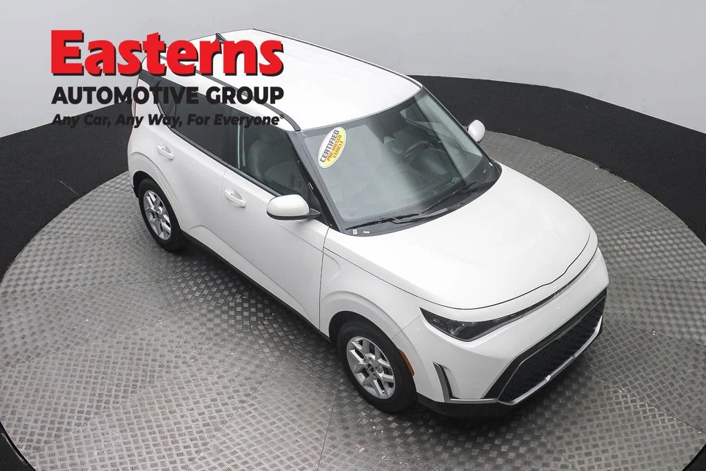 Used 2025 White Kia LX image 3