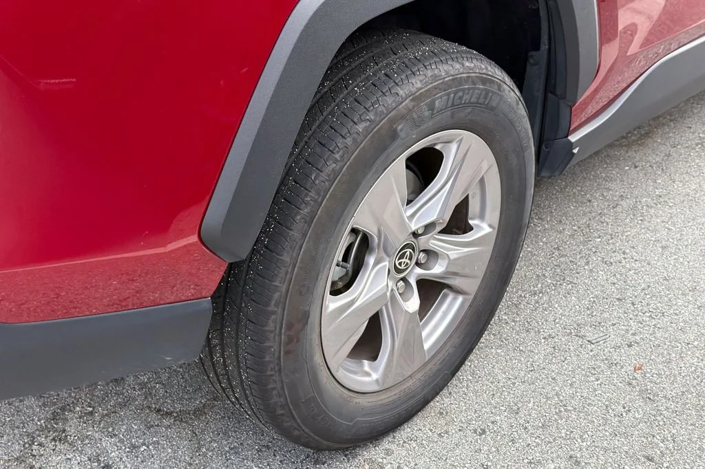 Used 2025 Pearl Toyota XLE image 4