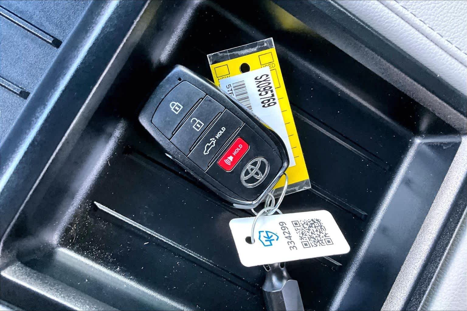 Used 2025 Wind Chill Pearl Toyota Limited Hybrid image 15
