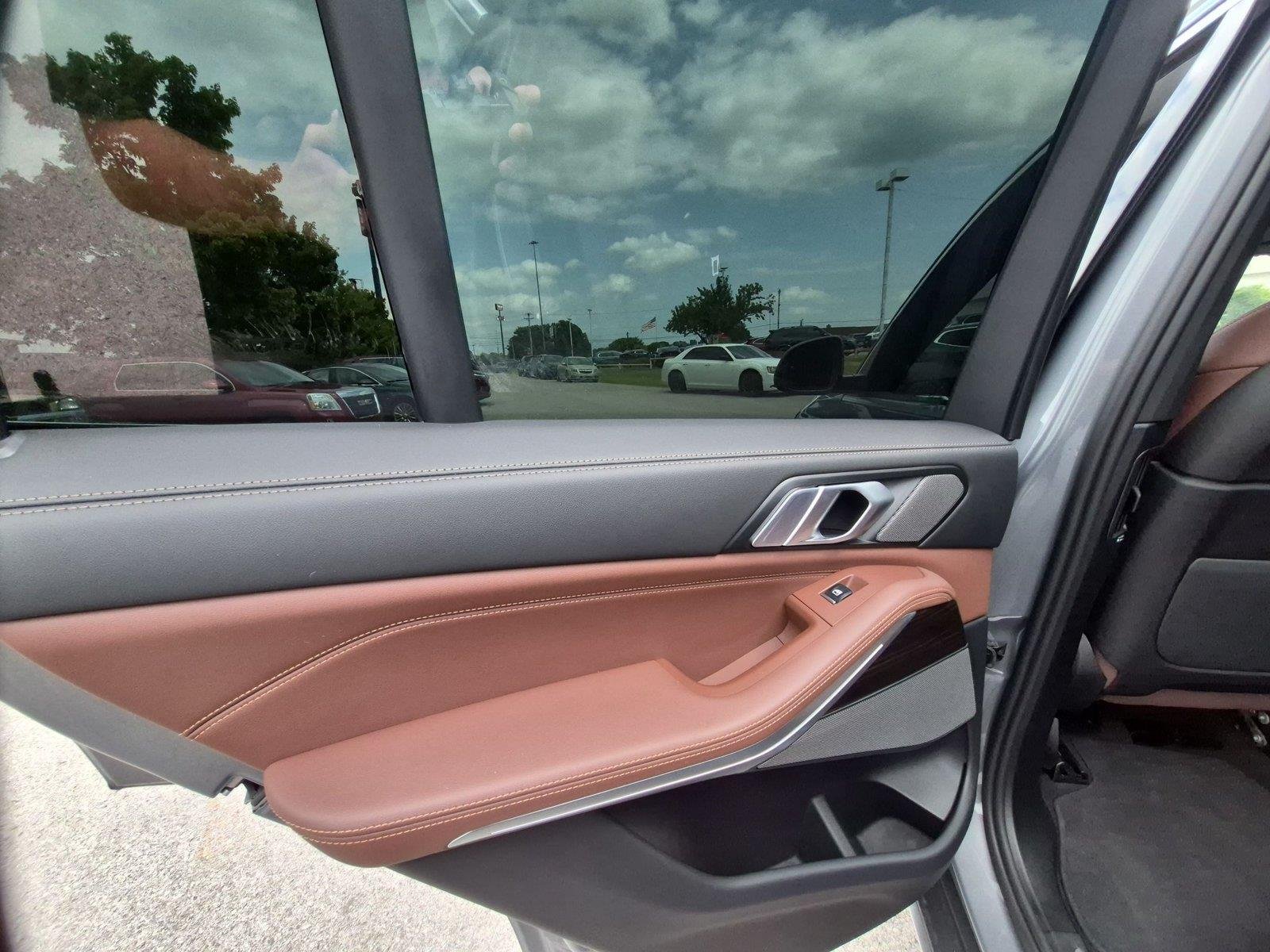 Used 2025 Skyscraper Grey Metallic BMW xDrive40i image 32