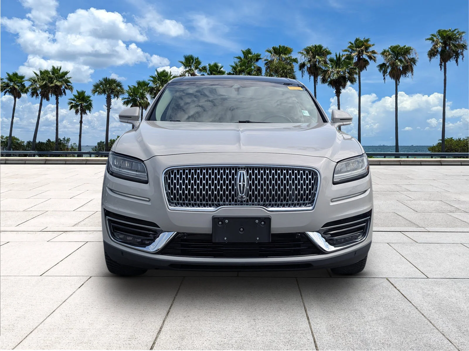 Used 2019 Ceramic Pearl Metallic Tri-Coat Lincoln Reserve image 2