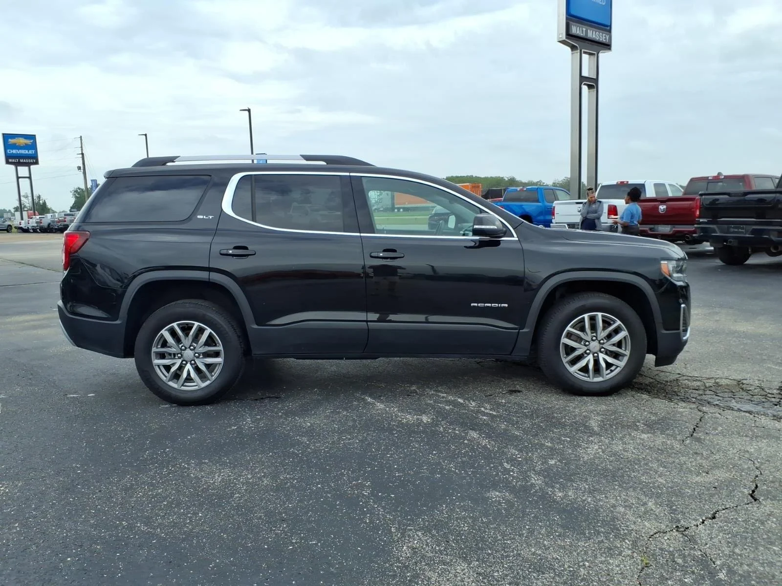 2023 GMC Acadia SLT - Photo 6