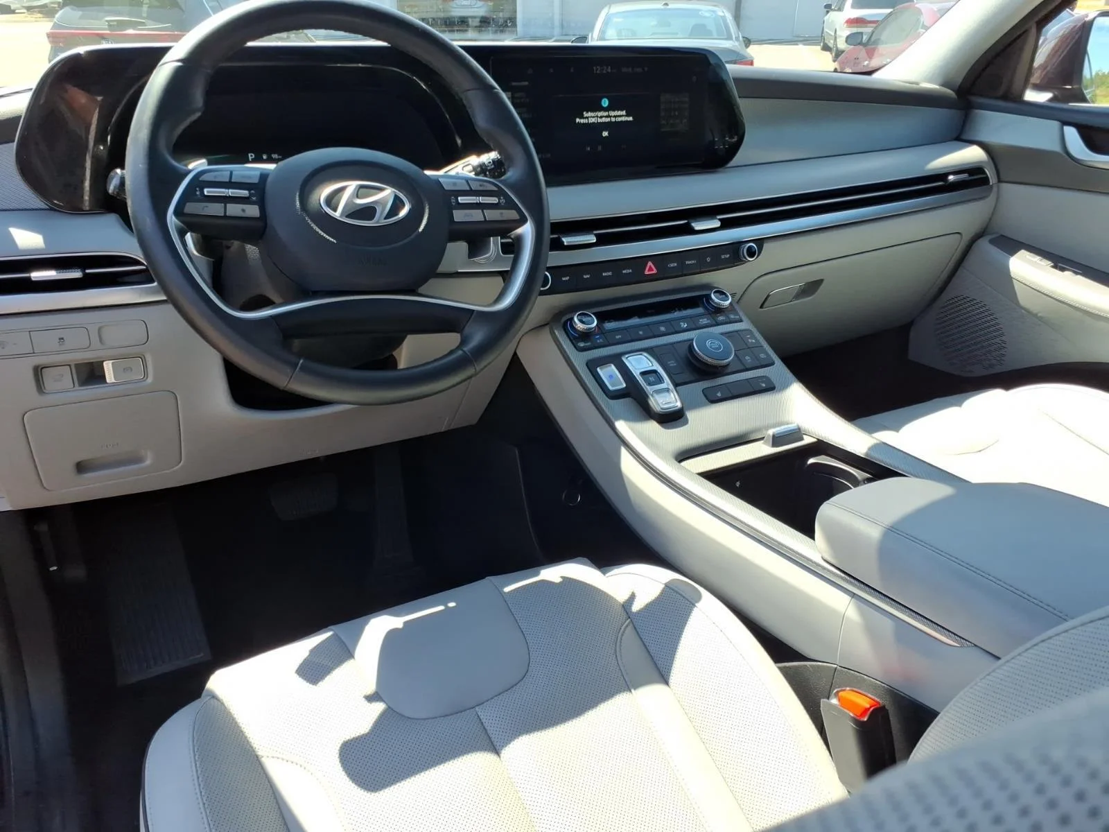 Used 2024 Sierra Burgundy Hyundai SEL 7P image 20