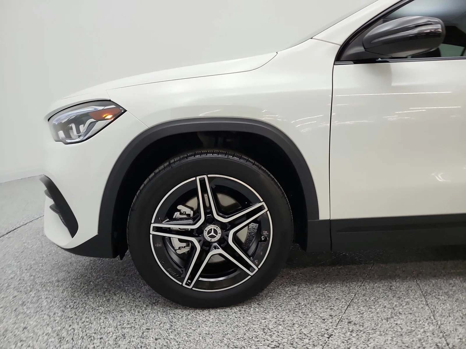 Used 2023 Polar White Mercedes-Benz GLA 250 SUV image 27