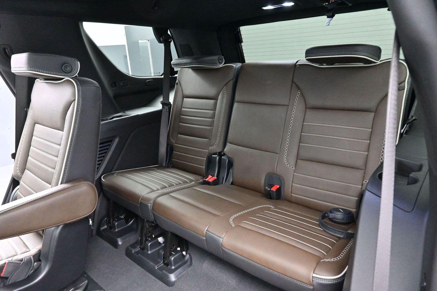 Used 2025 White Frost Tricoat GMC Denali Ultimate image 34