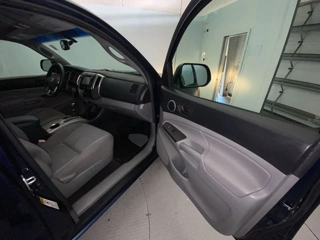 Used 2013 Blue Toyota Base image 23
