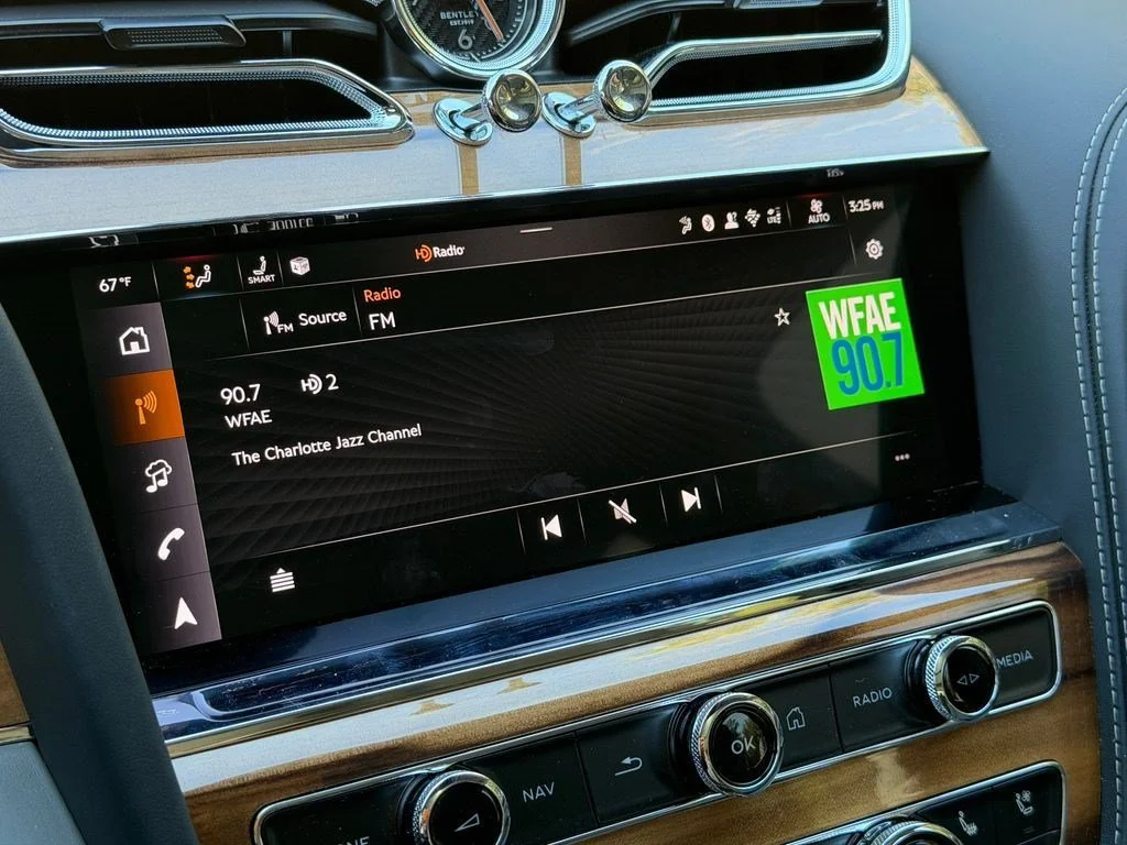 Used 2025 Gravity Gray Bentley Azure image 22