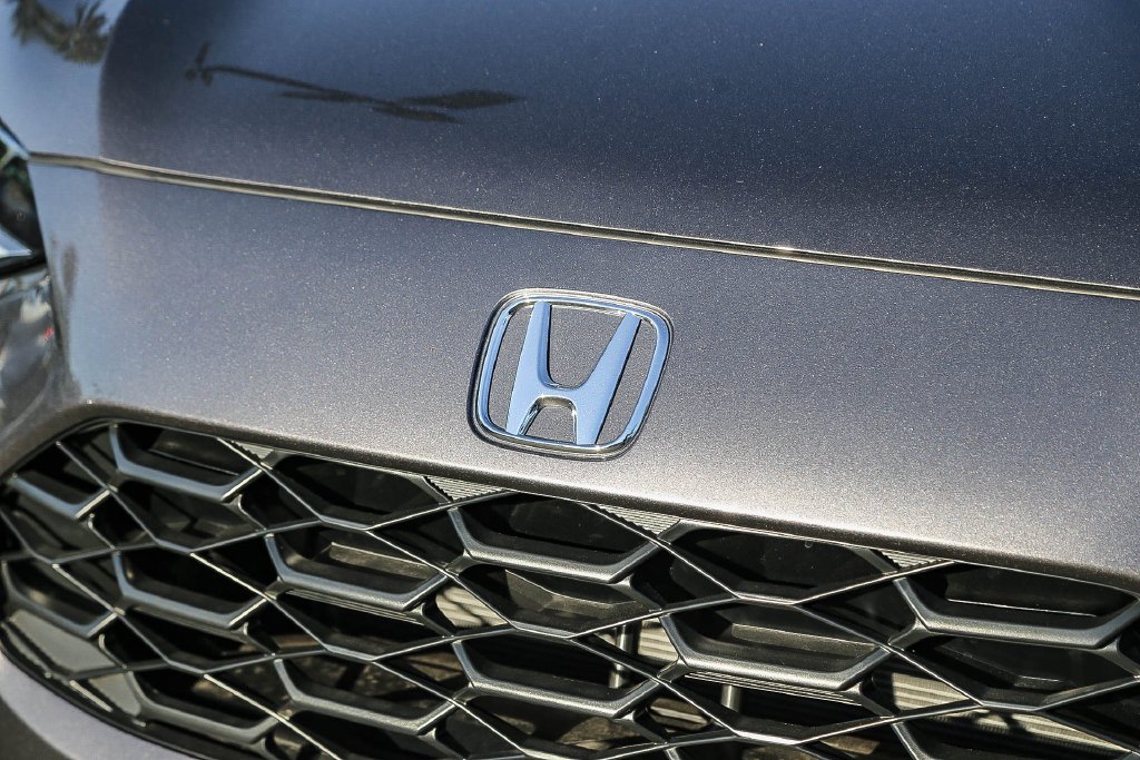 New 2026 Modern Steel Metallic Honda LX image 6