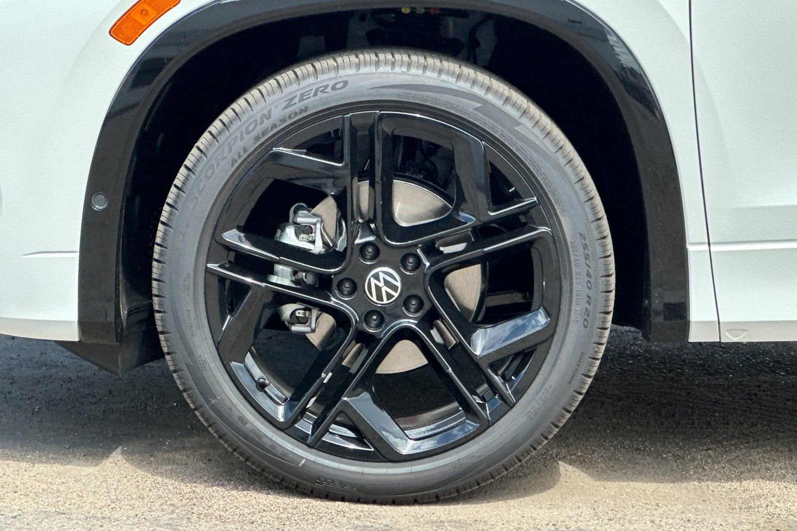 New 2026  Volkswagen 2.0T SE R-Line Black image 25