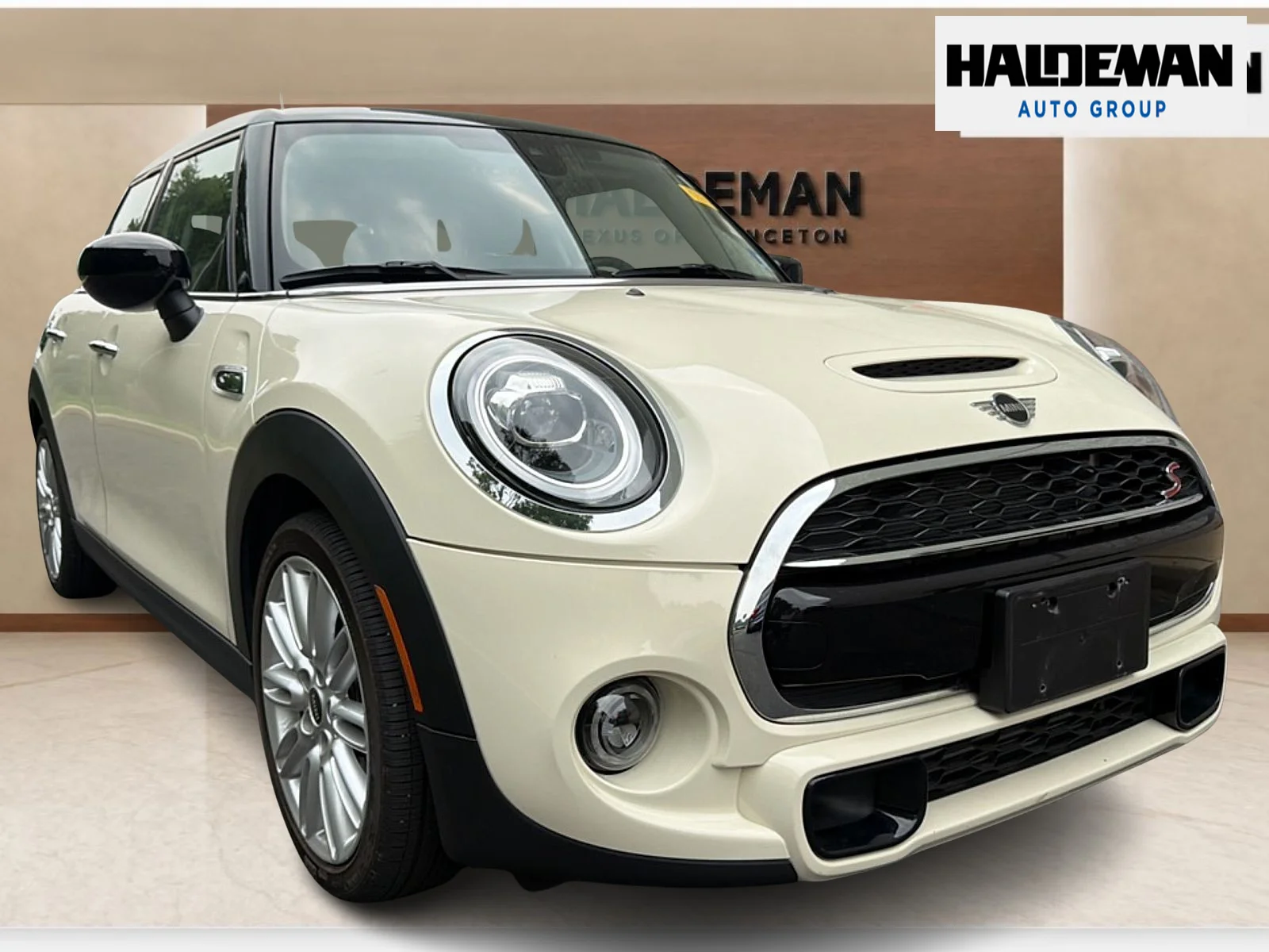 Used 2021  MINI Cooper S image 1