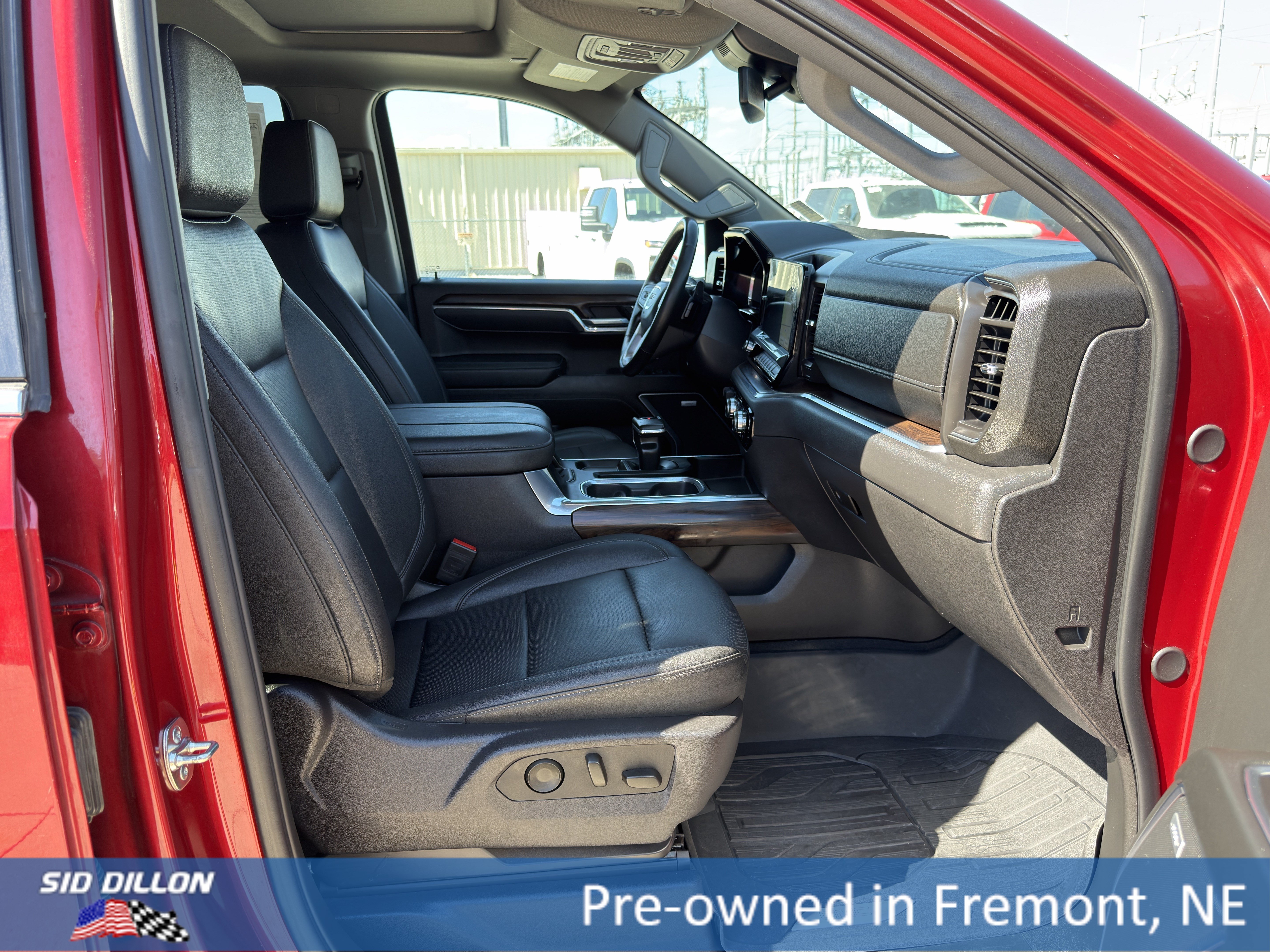Used 2025 Volcanic Red Tintcoat GMC SLT image 17