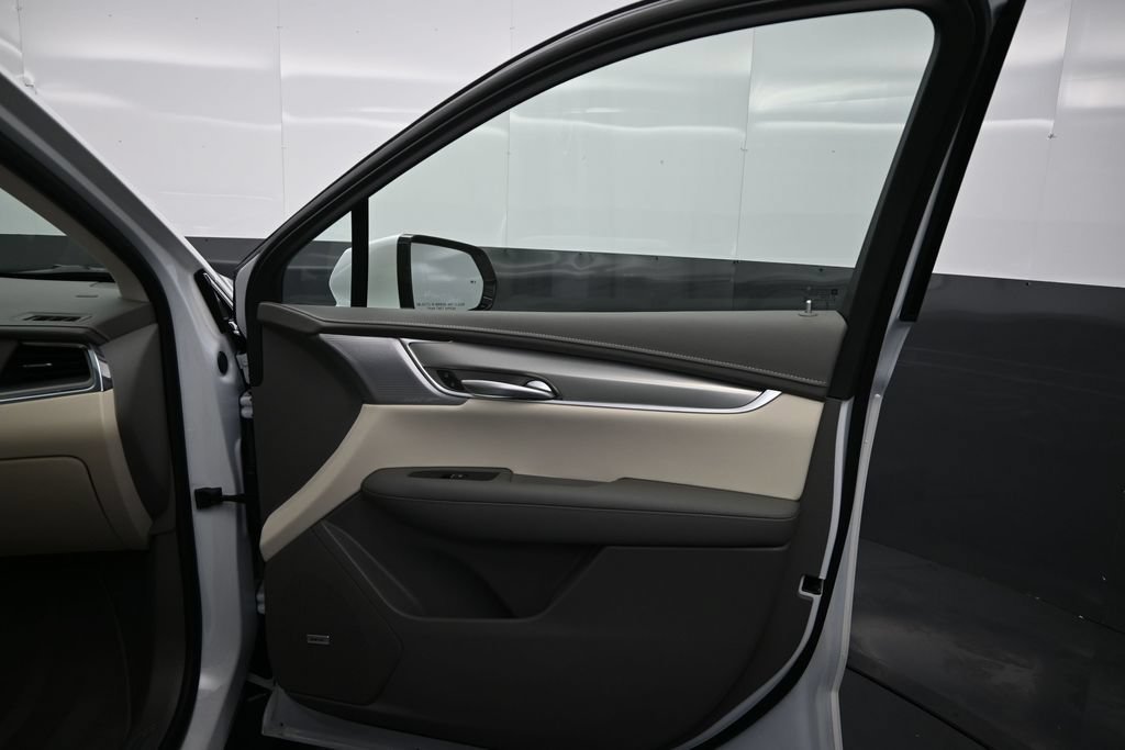 New 2026 Crystal White Tricoat Cadillac Premium Luxury image 17