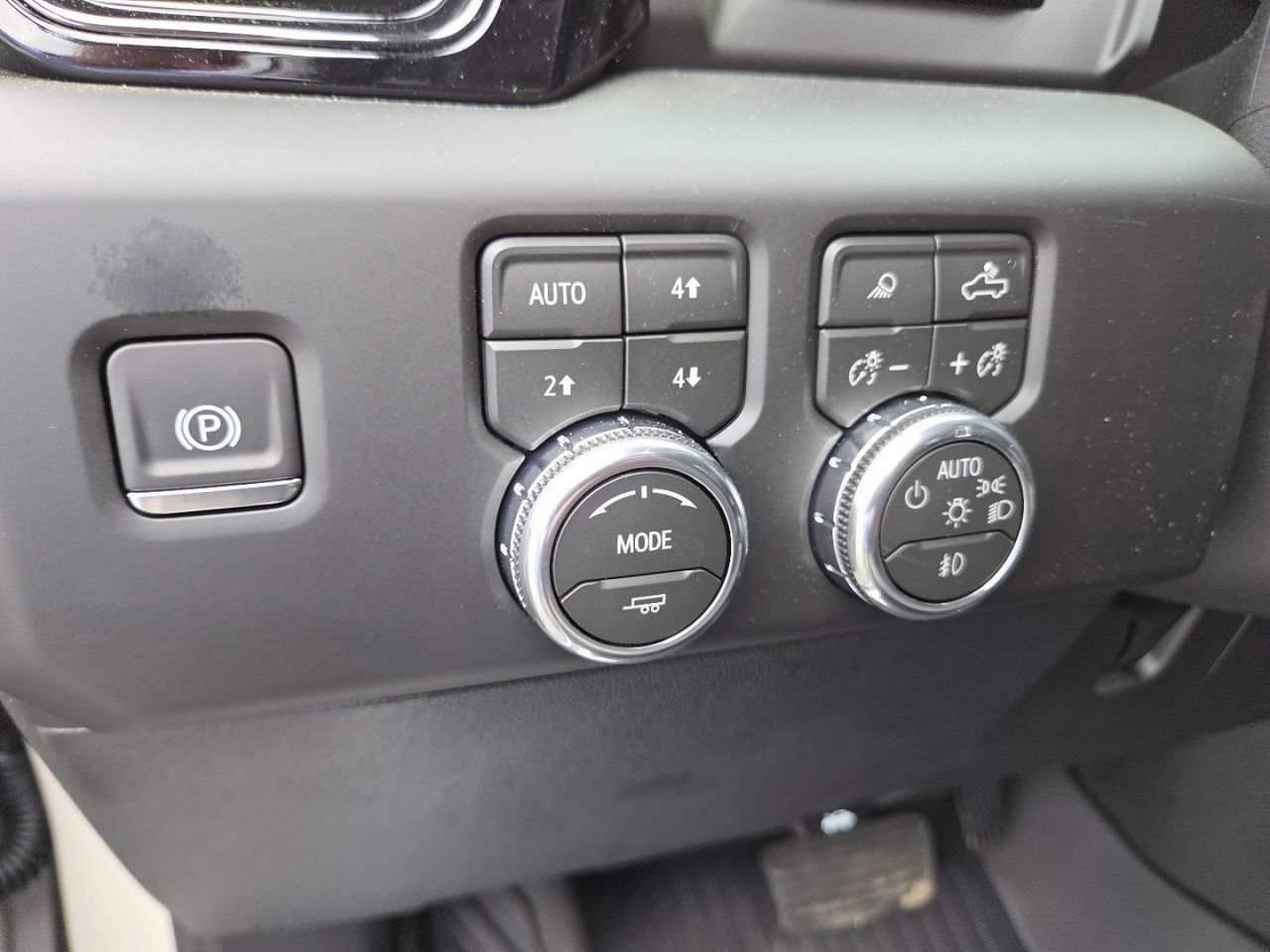 2026 GMC Sierra 2500HD AT4X - Photo 6