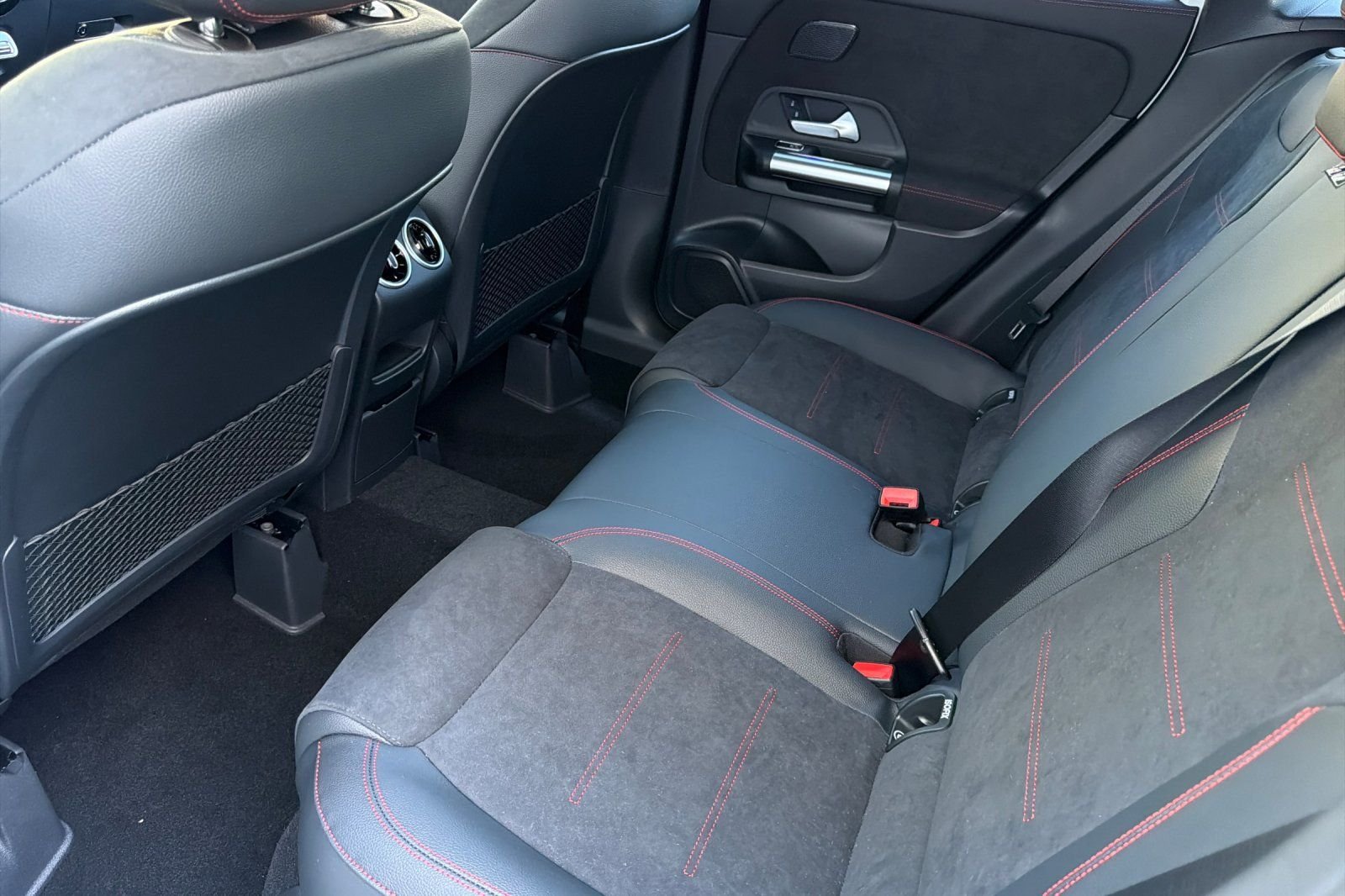 New 2026 Polar White Mercedes-Benz GLA 250 image 9