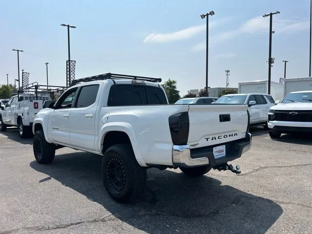 Used 2017 White Toyota SR5 image 5