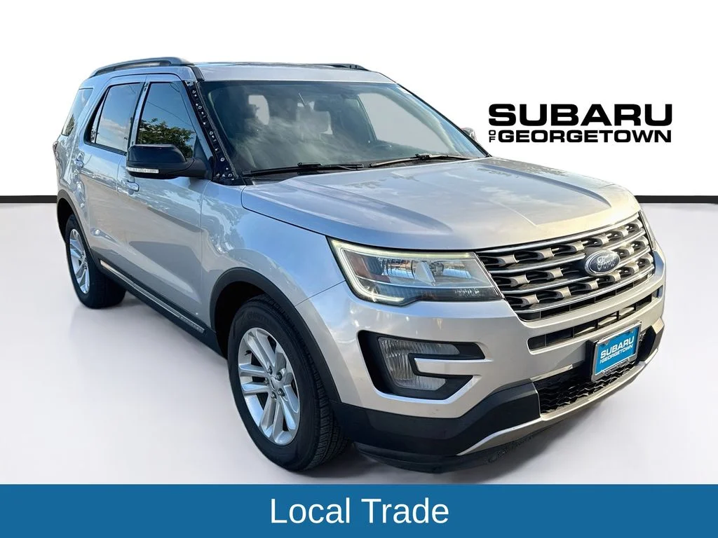 Used 2017 Silver Ford XLT image 1