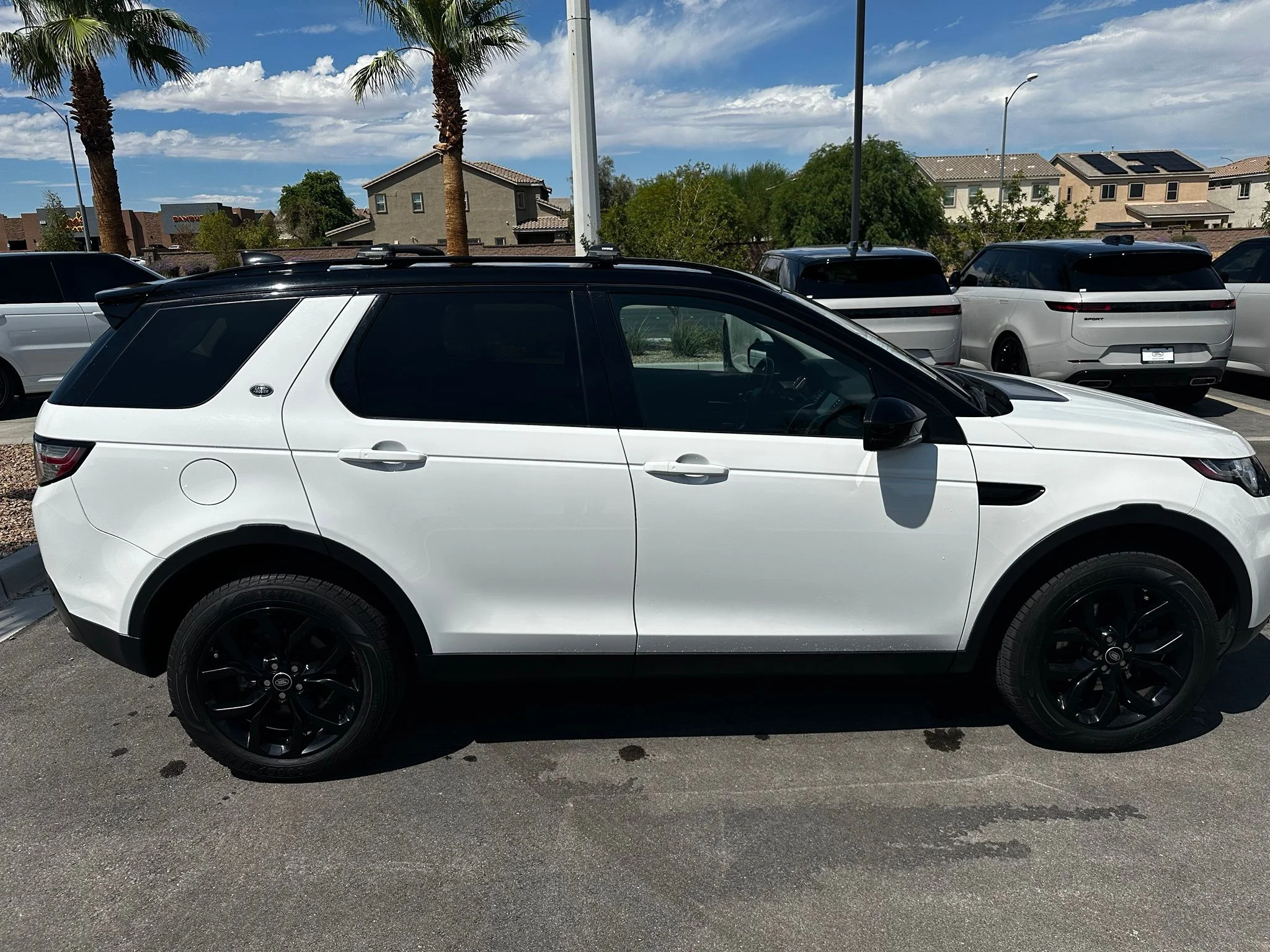 Used 2018 Fuji White Land Rover HSE image 3