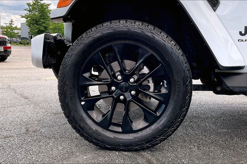 Used 2023 White Jeep High Altitude image 10
