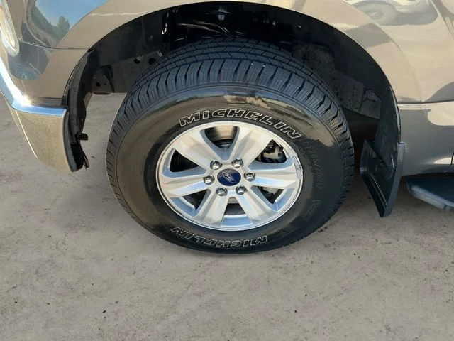 Used 2015  Ford XLT image 14