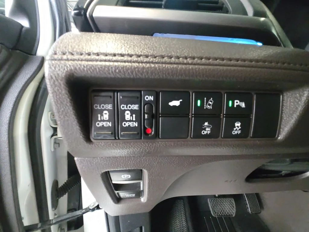Used 2019 White Honda Elite image 27