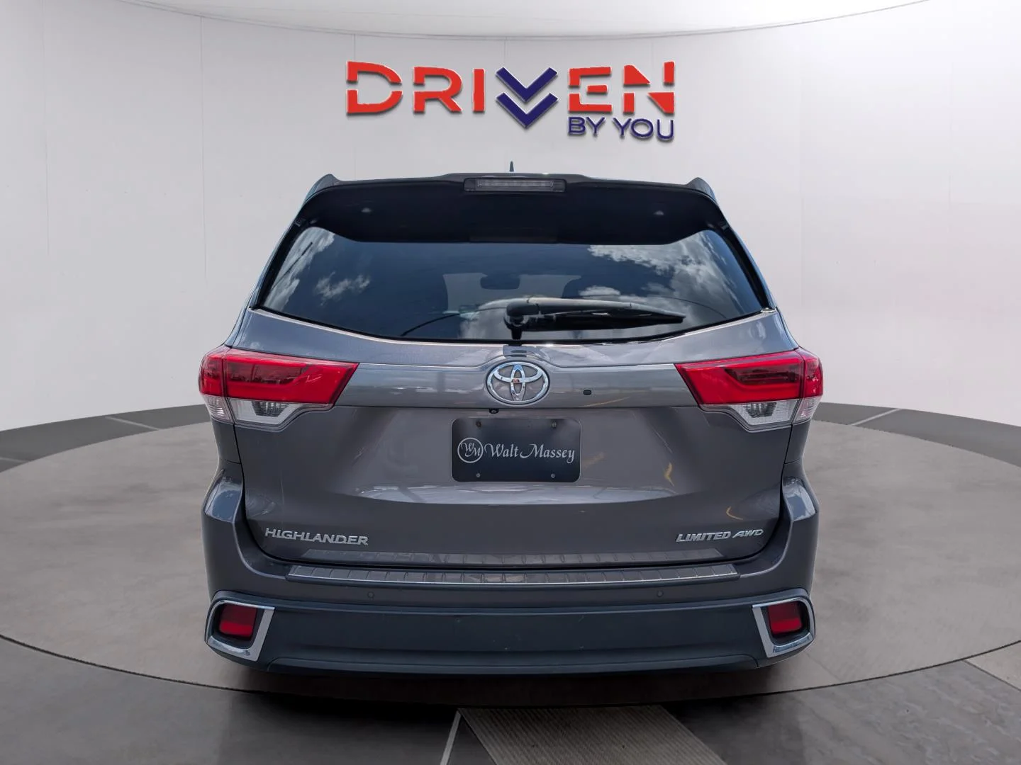 Used 2017 Predawn Gray Mica Toyota Limited image 4